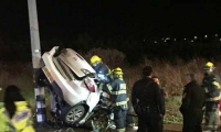 اصابة سائق بجراح بالغة في حادث طرق ذاتي